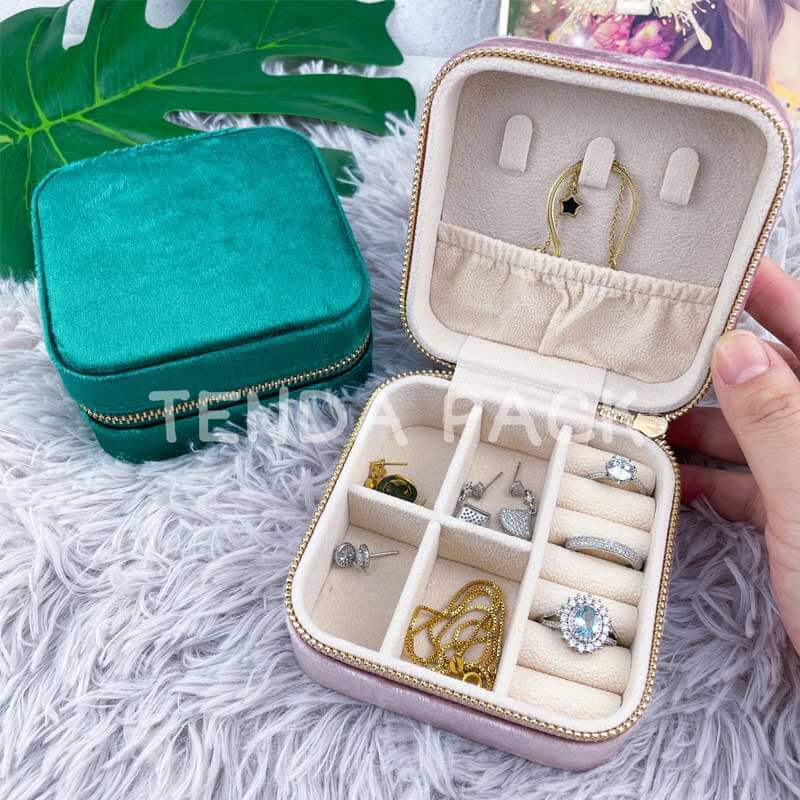 Plush Jewelry Organizer Box |Small Jewelry Boxes | Jewelry Organizer,  Jewelry Travel Case for Women | Earring Organizer with Mirror - Emerald  Velvet
